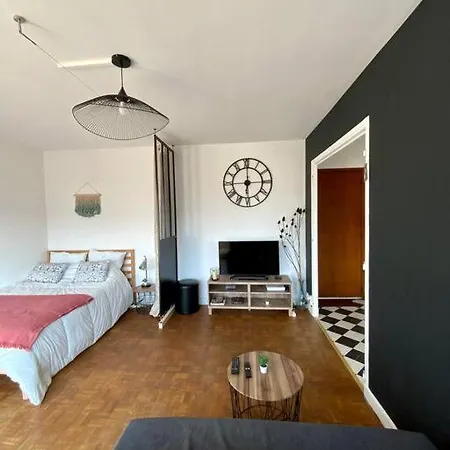 Proche Tram A: 3 Personnes, Balcon, Wifi Gratuit * Grenoble