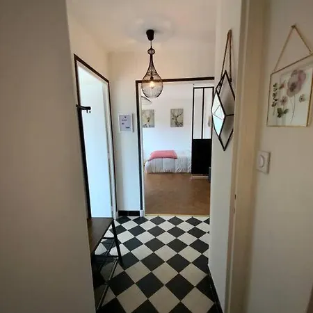 Proche Tram A: 3 Personnes, Balcon, Wifi Gratuit * Grenoble